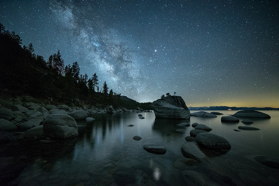 rock on seashore, lake tahoe HD wallpaper