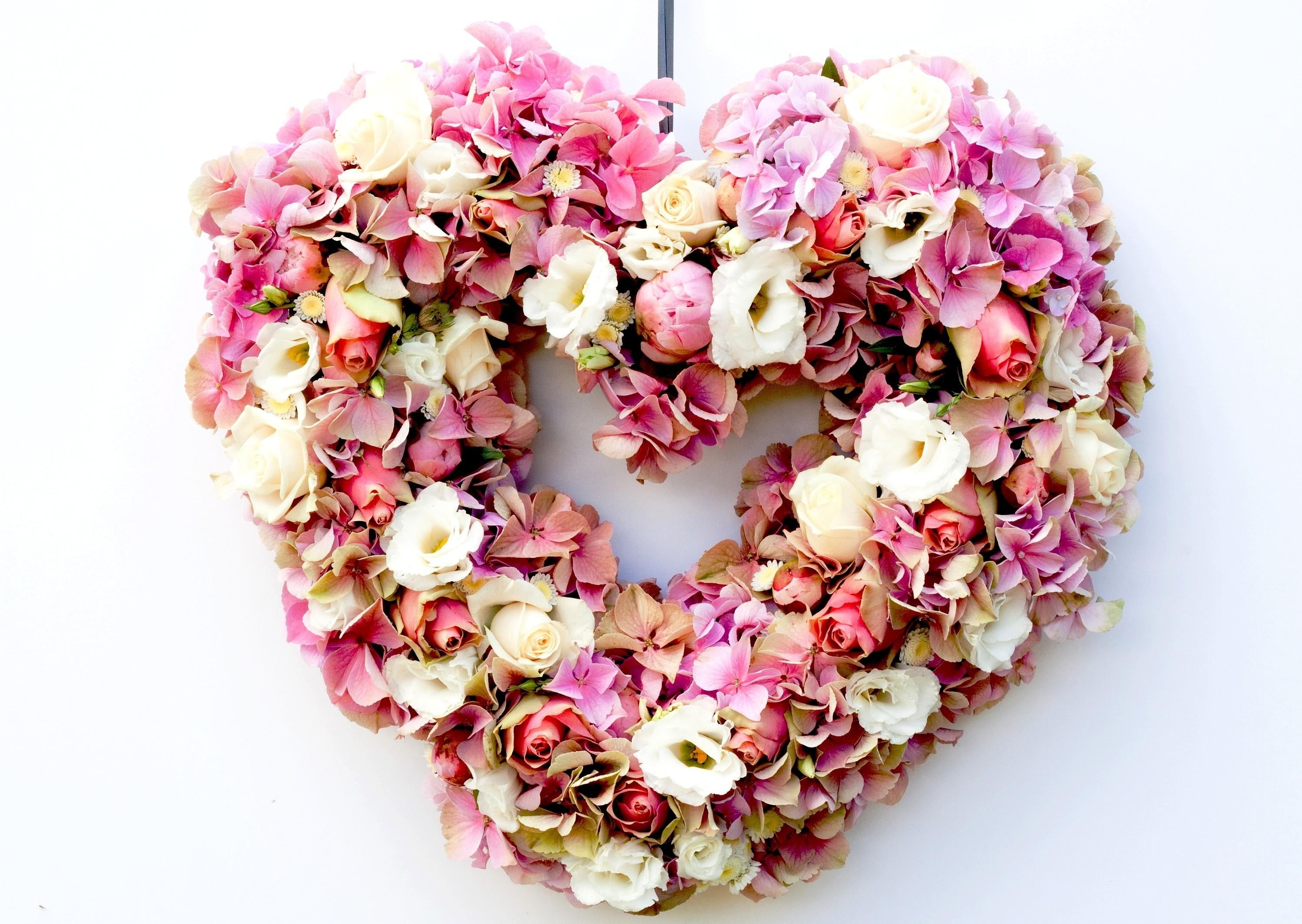 Heart Shape White And Pink Petaled Flower Wreath Hd Wallpaper Wallpaper Flare