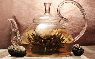 clear glass tea pot