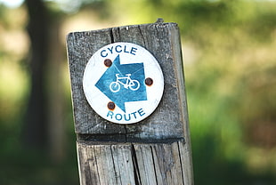 round white and teal cycle route signage