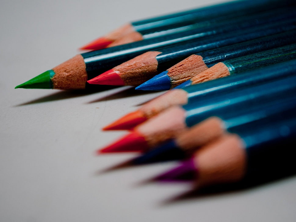 assorted color pens HD wallpaper