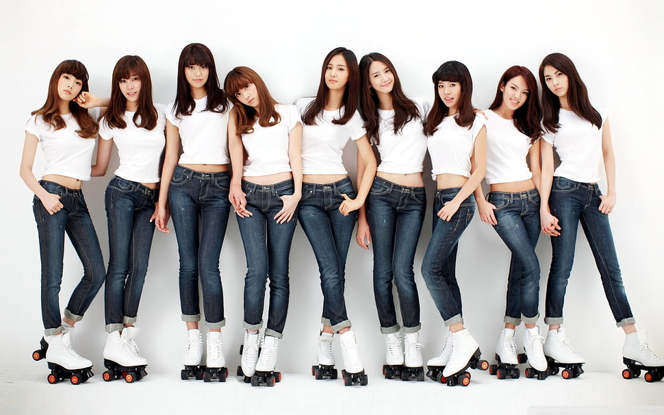 group of women in white crop top and jeans HD wallpaper