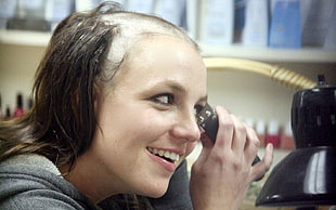 woman trimming her hair photo HD wallpaper