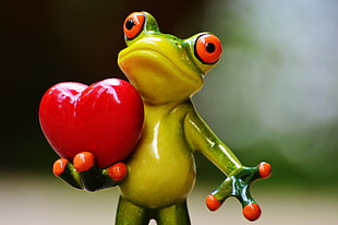 frog holding heart figurine