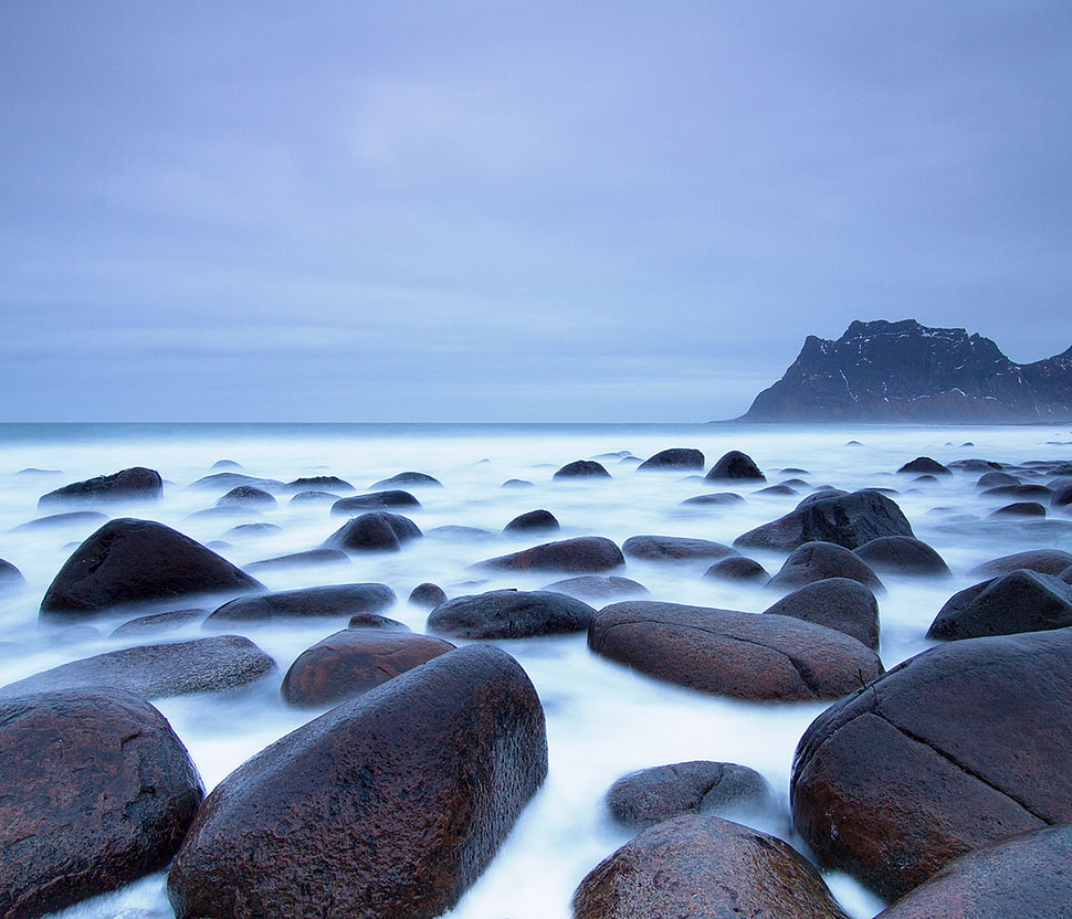 photo of rocks on sea HD wallpaper