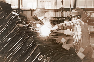 photo of a two person doing welding HD wallpaper