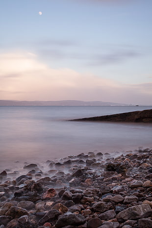 photo of brown stones on seashore, mumbles HD wallpaper