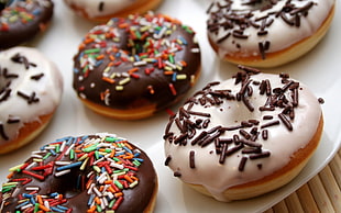 shallow focus photography of doughnuts HD wallpaper