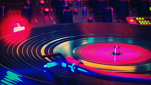 shallow focus photography of vinyl record on gramophone