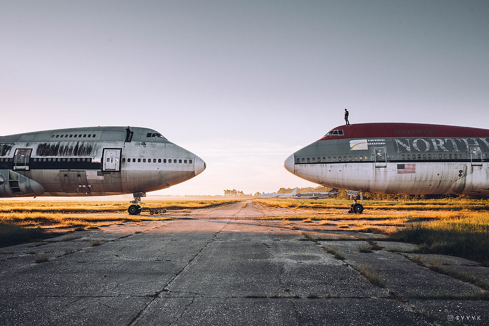 two gray airplanes, reddit, planes HD wallpaper