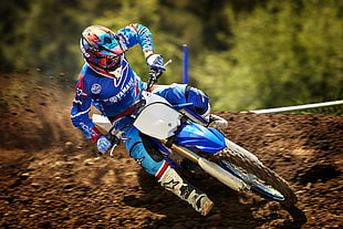 blue and white motocross dirt bike HD wallpaper