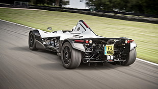 photo of F1 car, BAC Mono, race tracks, car