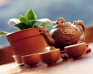 brown ceramic tea pot HD wallpaper