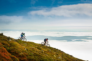 two mountain bikers on top of hill during day time, trysil HD wallpaper