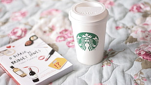 closeup photo of Starbucks disposable cup HD wallpaper