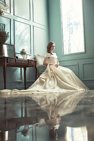 woman wearing white floral wedding gown HD wallpaper