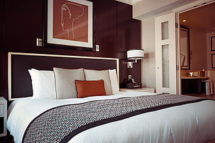 brown wooden bedroom furniture set HD wallpaper