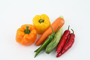 carrots, bell pepper, green chili, cucumber, and red chili HD wallpaper