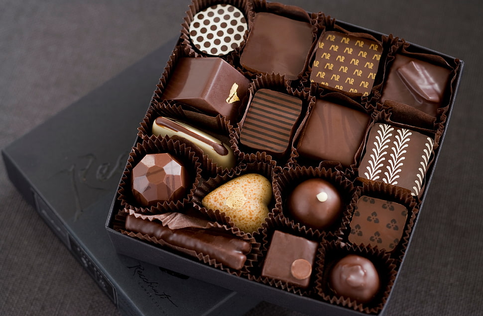 chocolates set in box HD wallpaper