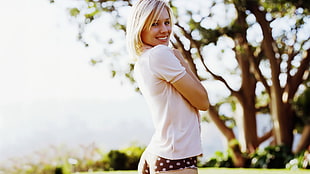 women's white shirt, Kristen Bell, blonde, women, women outdoors HD wallpaper
