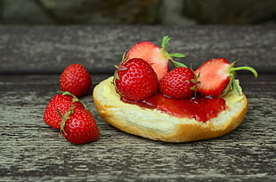strawberries on bread HD wallpaper