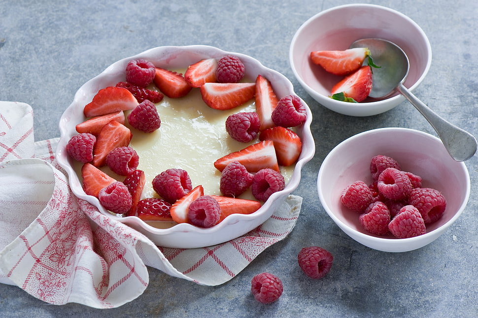 food photography of bowl of strawberries and raspberries HD wallpaper