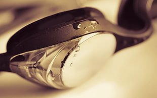 close up photo of swimming googles