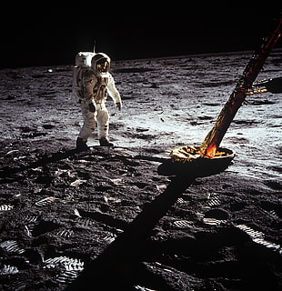 white astronaut suit, Apollo, Moon, space HD wallpaper