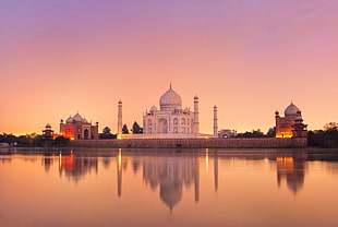 Taj Mahal India during golden hour HD wallpaper