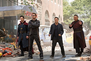 Avengers Infinity War scene, Benedict Cumberbatch, Doctor Strange, Robert Downey Jr., Iron Man