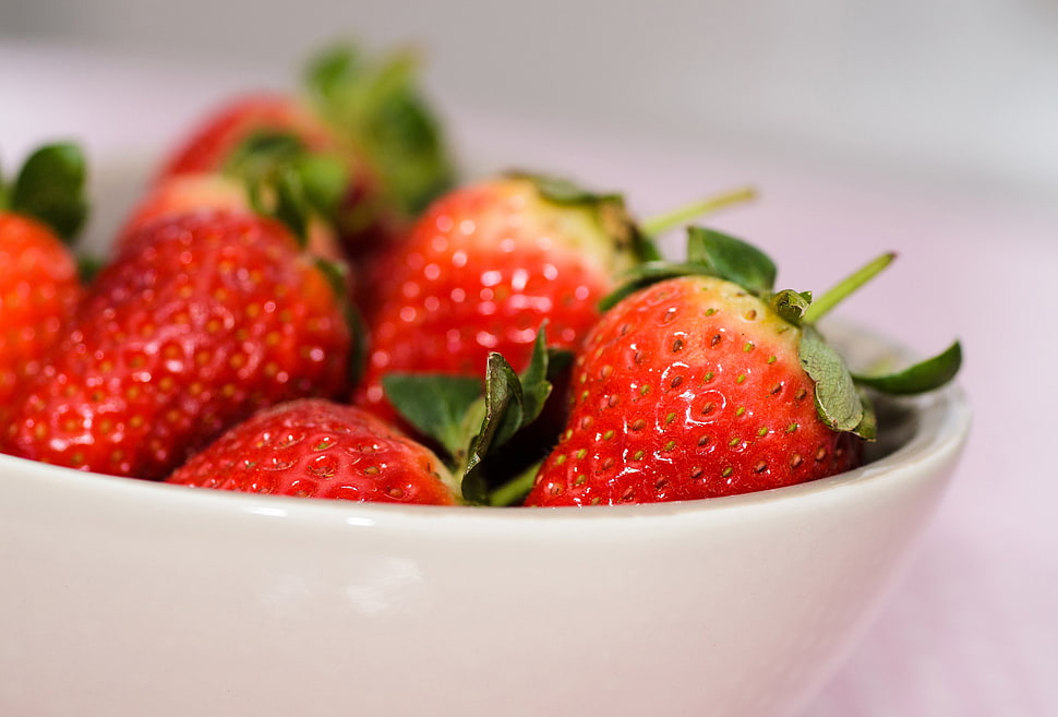strawberries in white ceramic bowl HD wallpaper