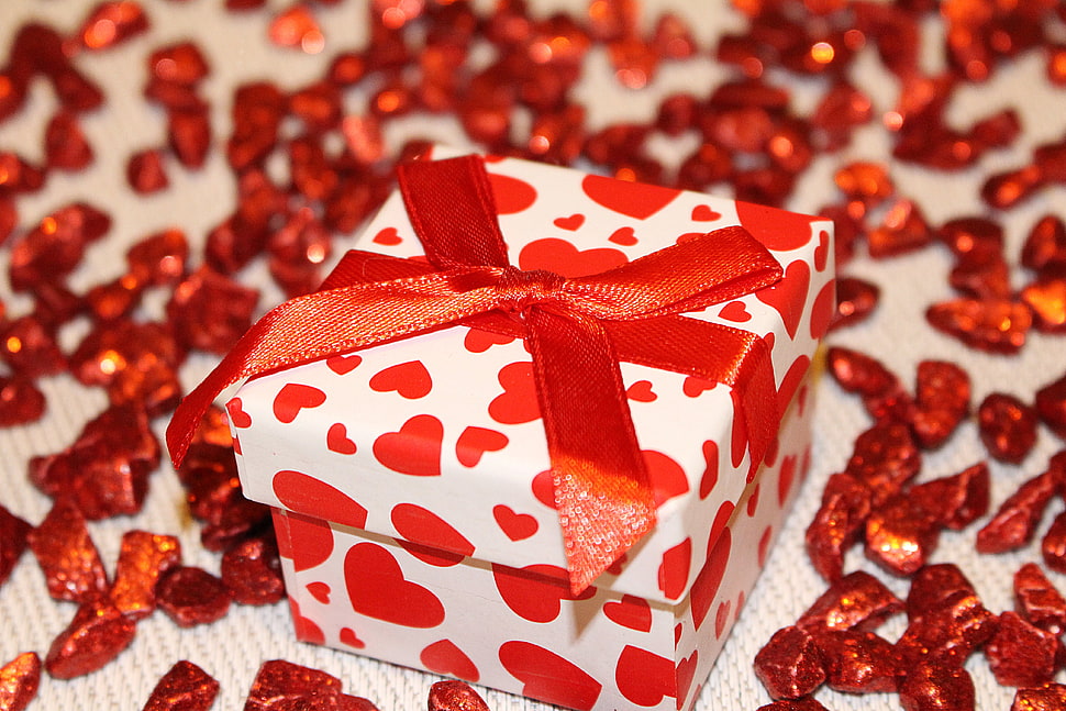 red and white heart print gift box HD wallpaper