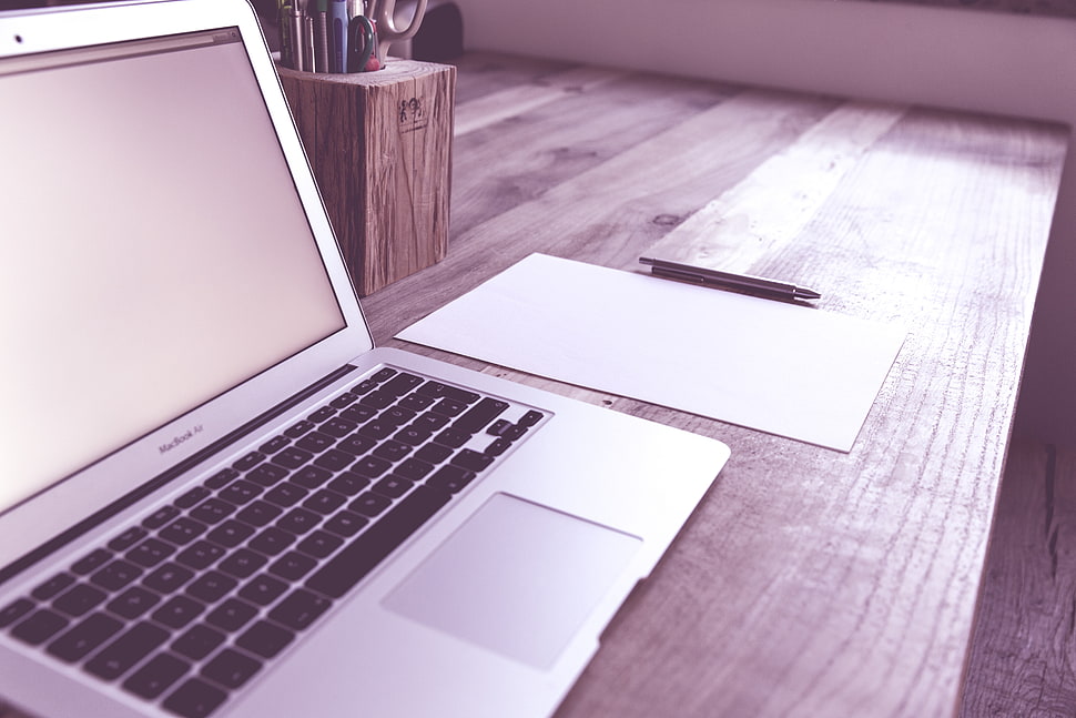 grayscale of MacBook Air in table HD wallpaper