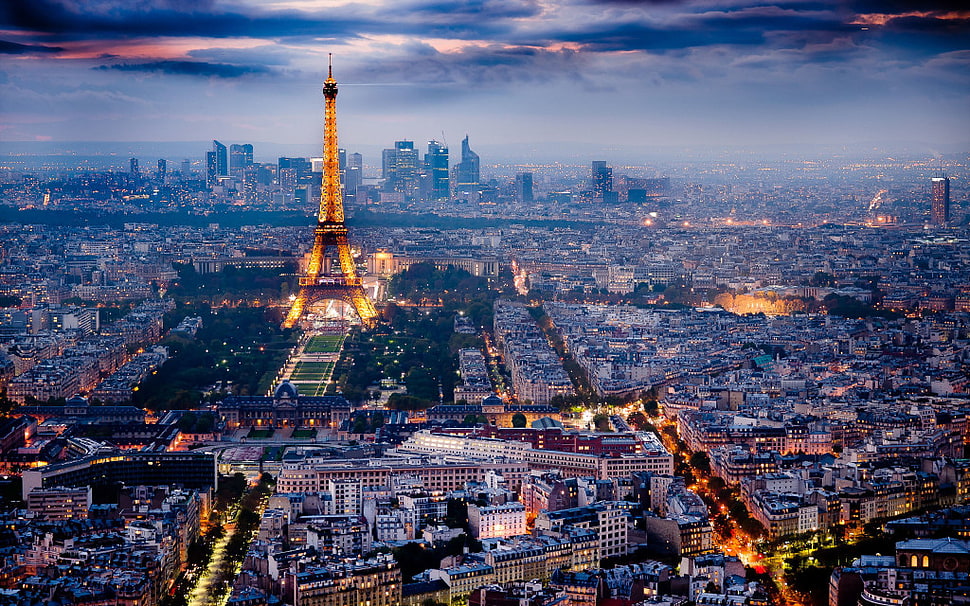 Eiffel Tower in Paris HD wallpaper