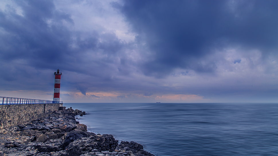 lighthouse near seashore HD wallpaper