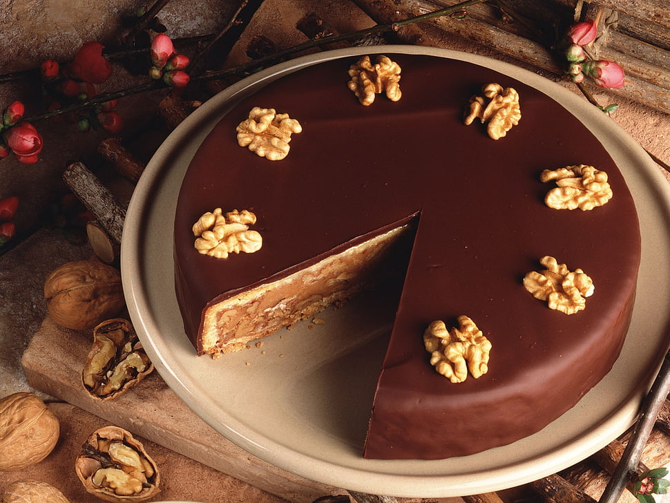round chocolate cake HD wallpaper