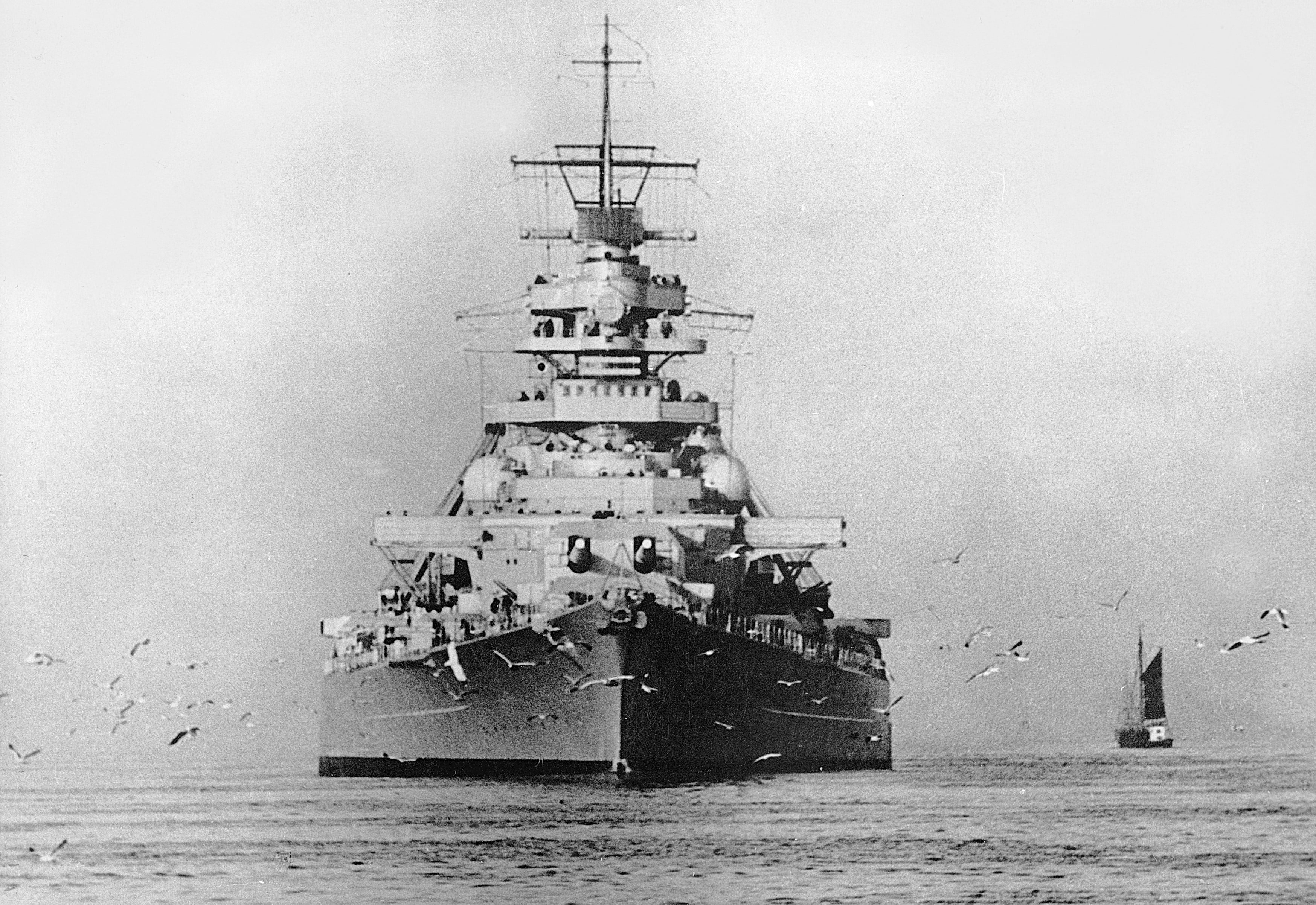 grayscale photo of ship, warship, military, Bismarck (ship)