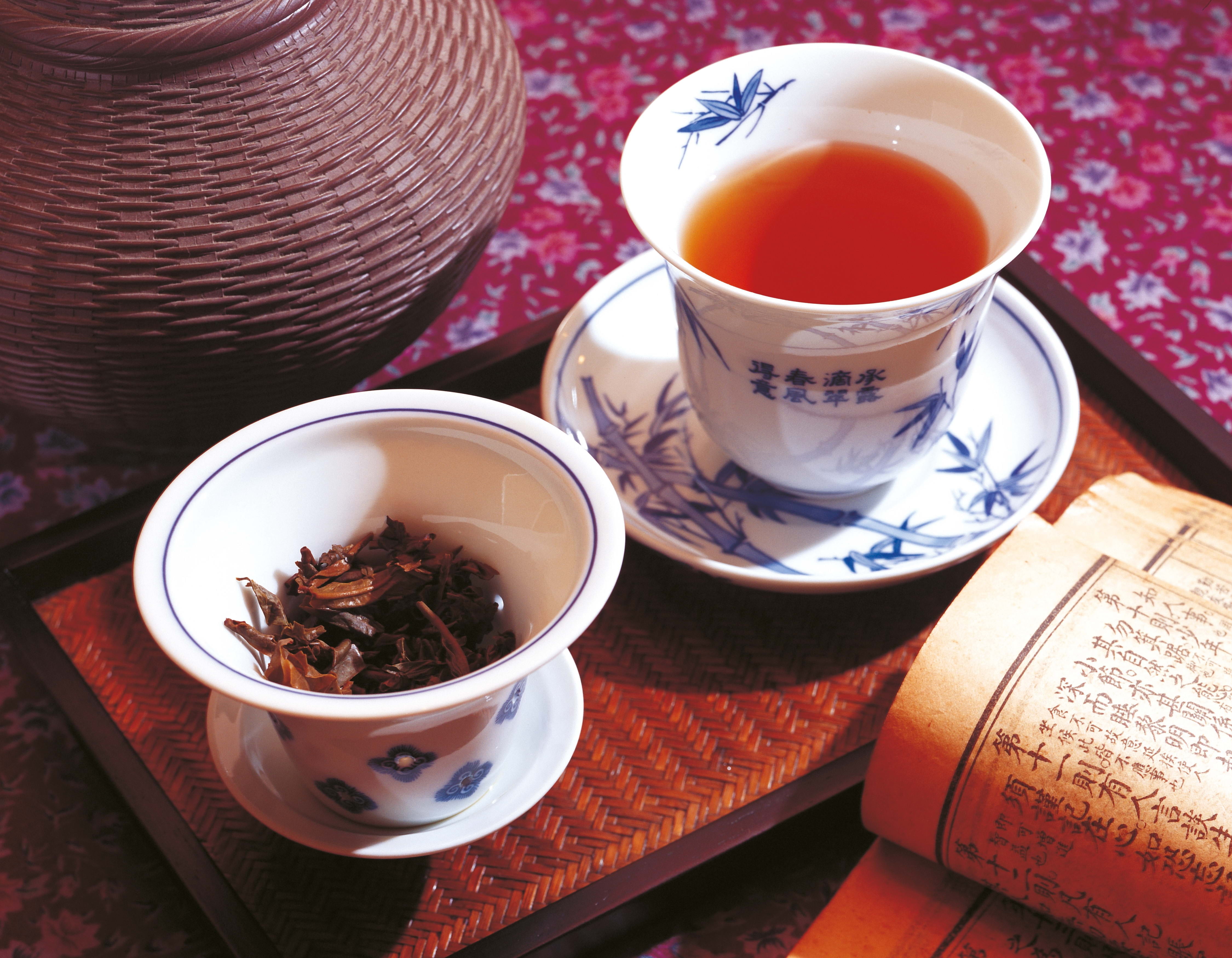 Китайские чаи польза и вред. Китайский чай. Китайские чашки для чая. Чайные чашечки китайские. Чай в кружке.