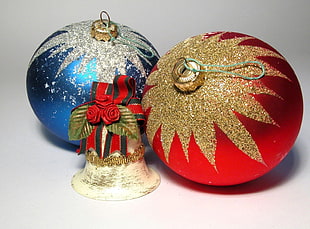 blue and red Christmas Baubles HD wallpaper