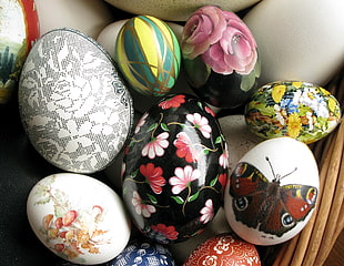 seven assorted decorative eggs on top of gray cushion