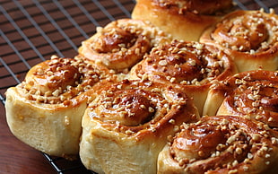 baked cinnamon role with nuts HD wallpaper