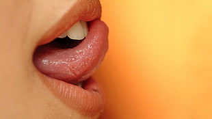 women's tongue