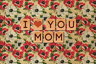 I love You Mom wooden letter graphic wallpaper