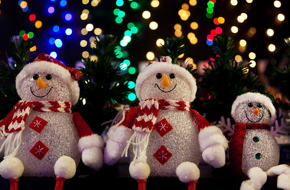 three snowman christmas decoration HD wallpaper
