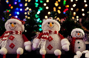 three snowman christmas decoration HD wallpaper