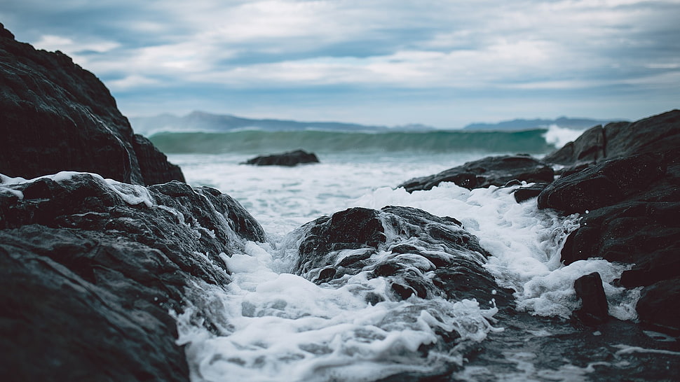 rocky islet wallpaper, sea, rock, foam, water HD wallpaper