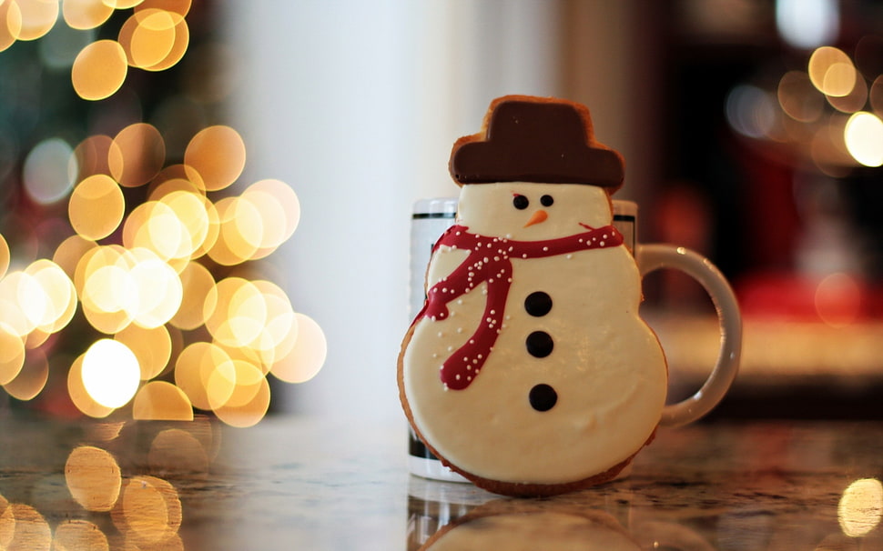 white snowman cookie, Christmas, New Year, cookies, bokeh HD wallpaper