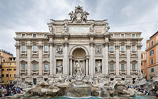 Trevi fountain during daytime