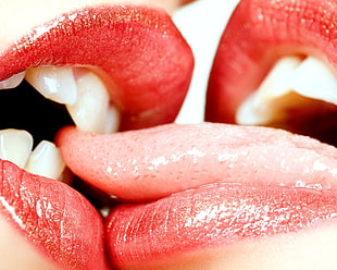 photo of persons tongue sticking to another persons teeth HD wallpaper