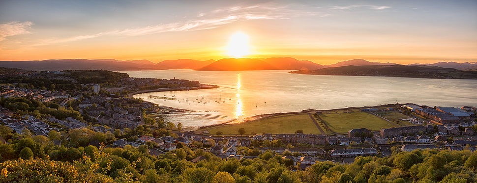 panoramic photography of overlooking city near sea during daytime, gourock HD wallpaper